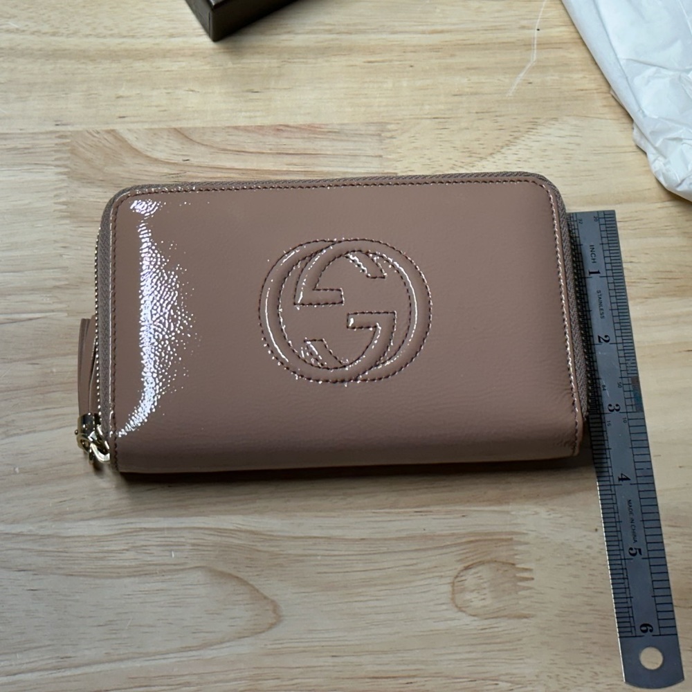 NWT Gucci Patent Leather Zippy Wallet Dusty Pink